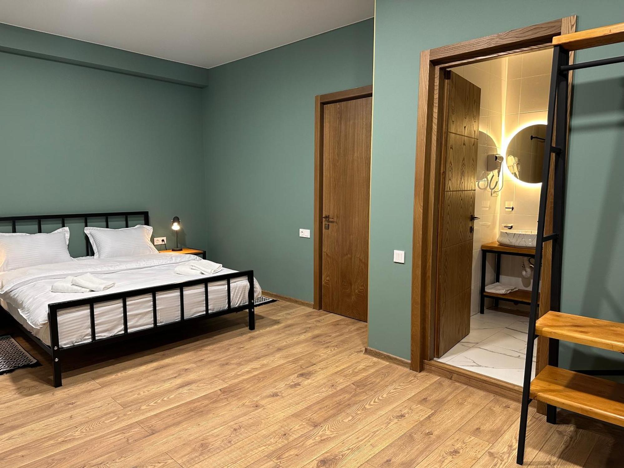 Hotel Mountime Kazbegi Bagian luar foto