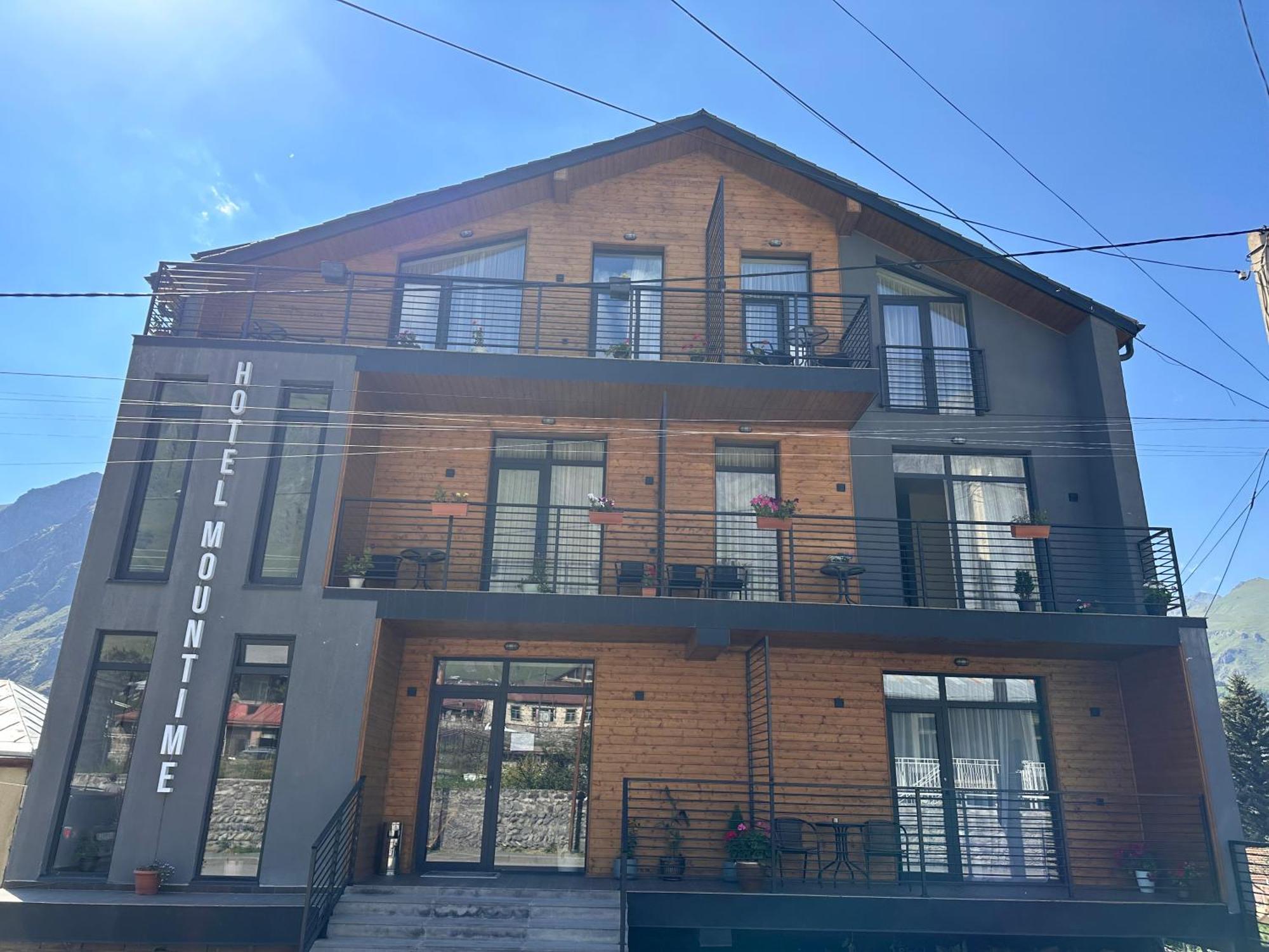Hotel Mountime Kazbegi Bagian luar foto