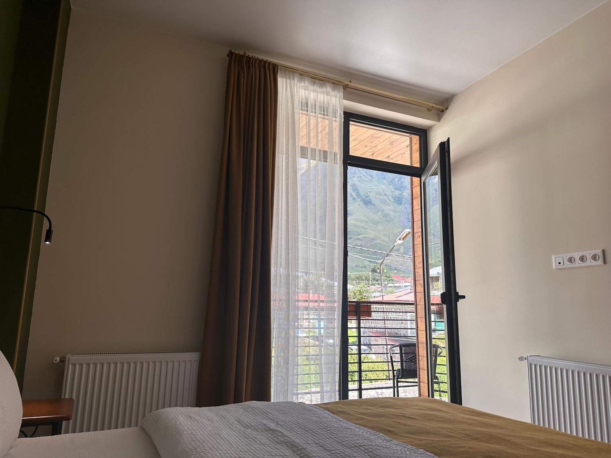 Hotel Mountime Kazbegi Bagian luar foto