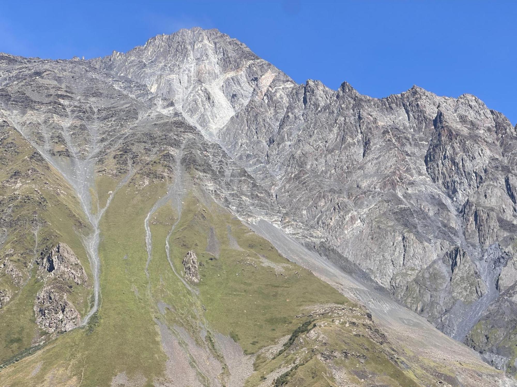 Hotel Mountime Kazbegi Bagian luar foto