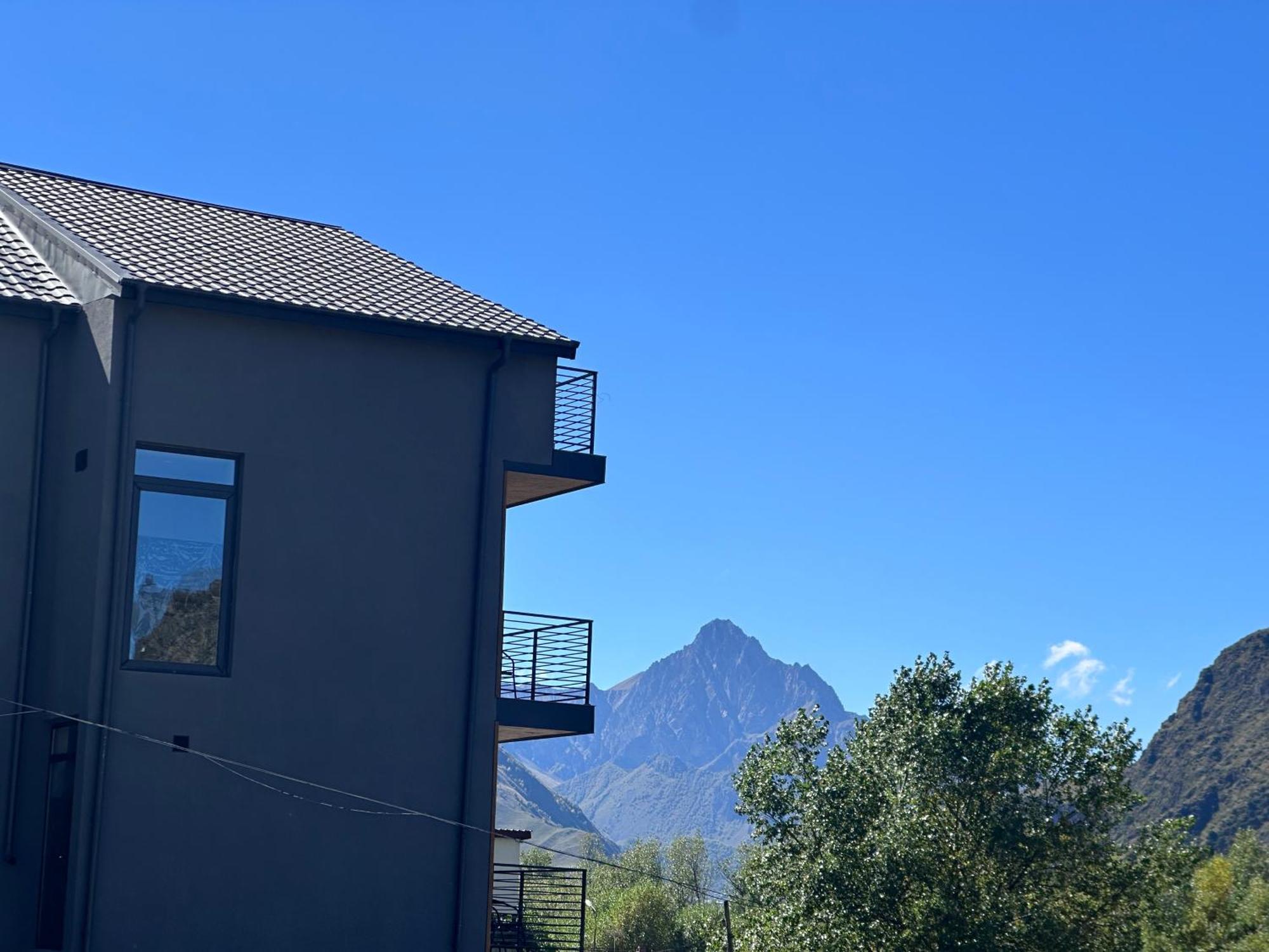 Hotel Mountime Kazbegi Bagian luar foto