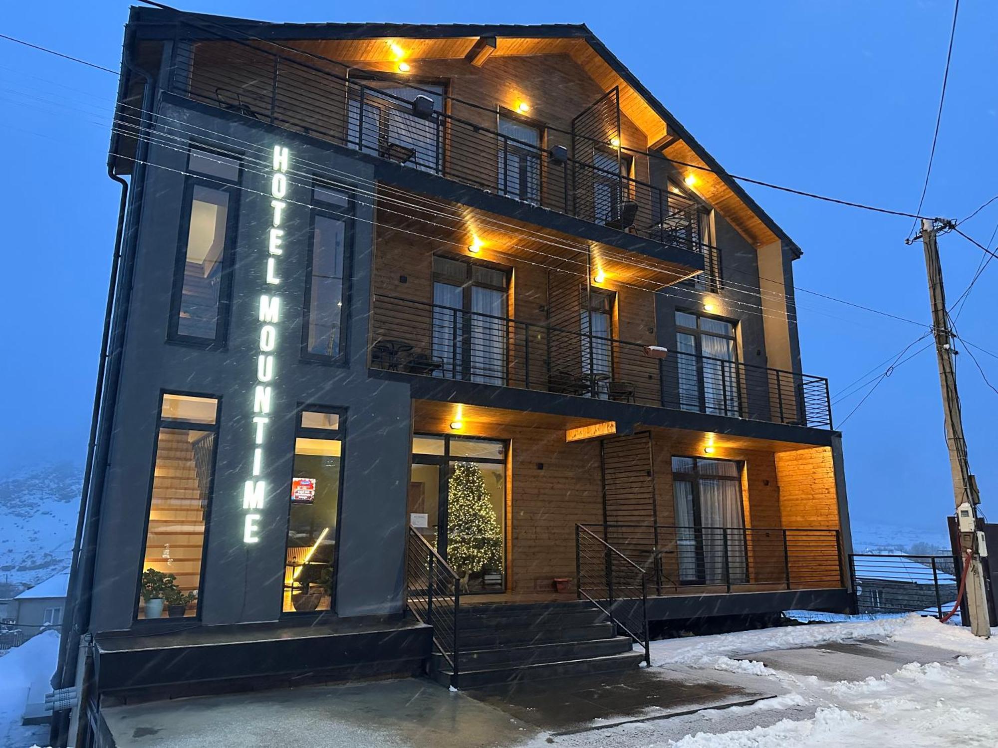 Hotel Mountime Kazbegi Bagian luar foto